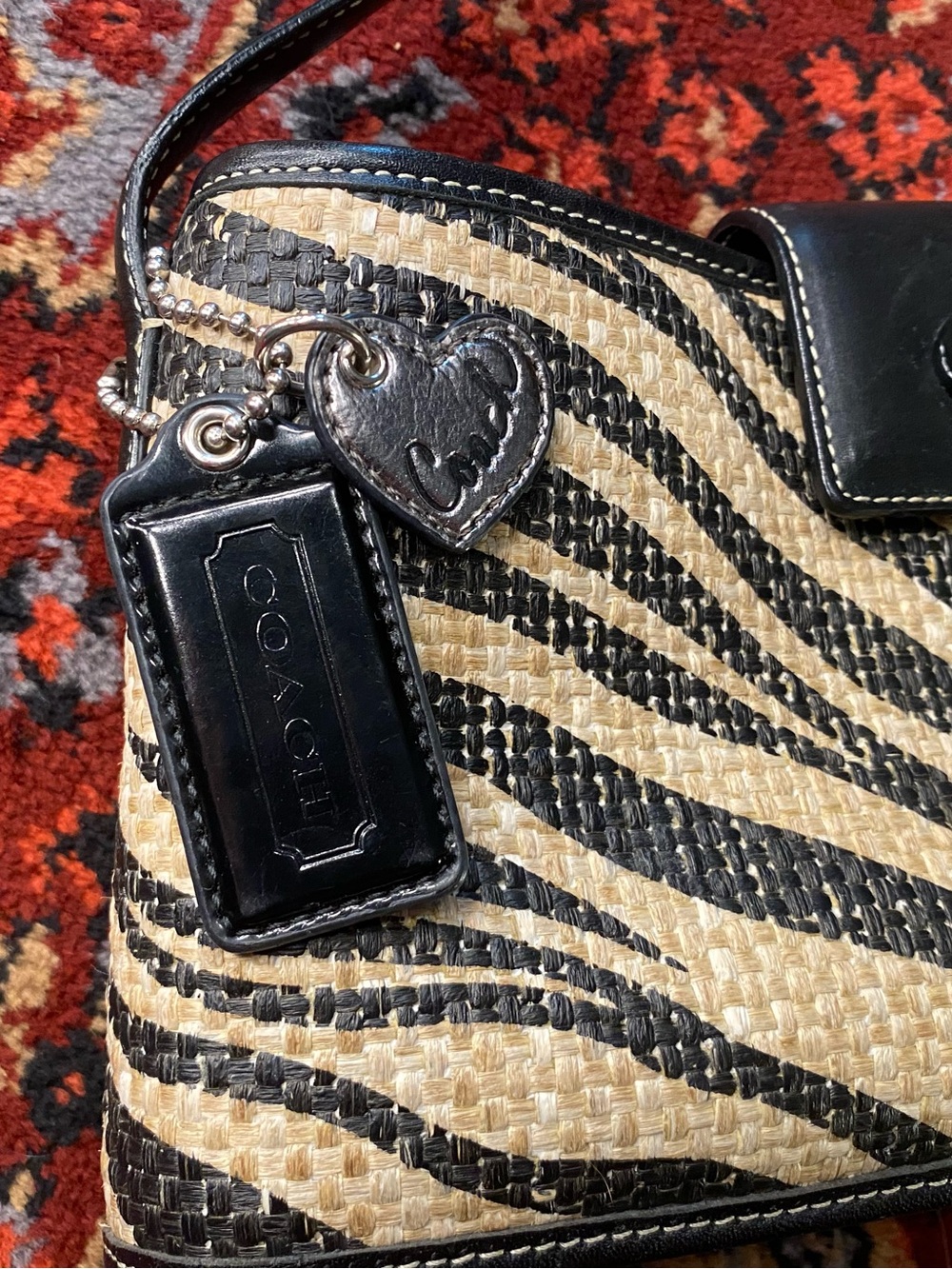 VINTAGE Coach heart keychain | silver and black | good condition 🖤✨